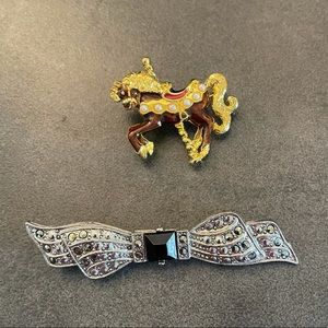 Set of two novelty brooches